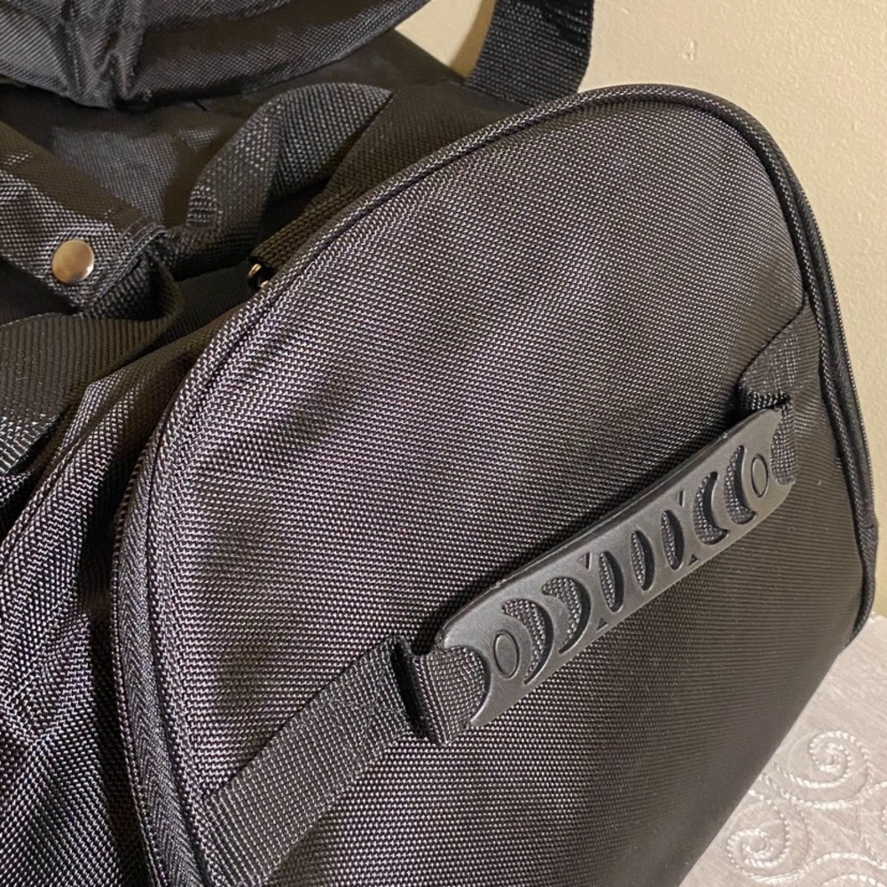 Chicago Bulls Duffle Bag - Picture 3 of 12